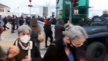 Bir vatandaşın isyanı: "Gitti bu çocuklar bu ülkeden, bunlar da gidecek; İlk 300'e giren çocuklar bunlar, yazık"