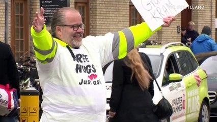 Giver en krammer | Balder Kim Ulv Fyrst | Aarhus | 14-04-2017 | TV2 ØSTJYLLAND @ TV2 Danmark