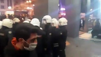 Boğaziçili öğrencilere destek eyleminde polis gençleri böyle gözaltına aldı