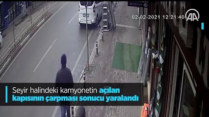Seyir halindeki kamyonetin açılan kapısının çarpması sonucu yaralandı