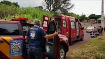 Motociclista sofre mal súbito, colide contra poste de iluminação pública e fica gravemente ferido