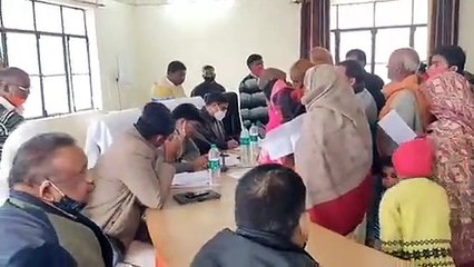 खतौनी के कागज में मरा जीवित मनीराम पहुंचा तहसील दिवस