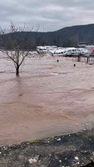 Bateaux emportés par la crue du Lot