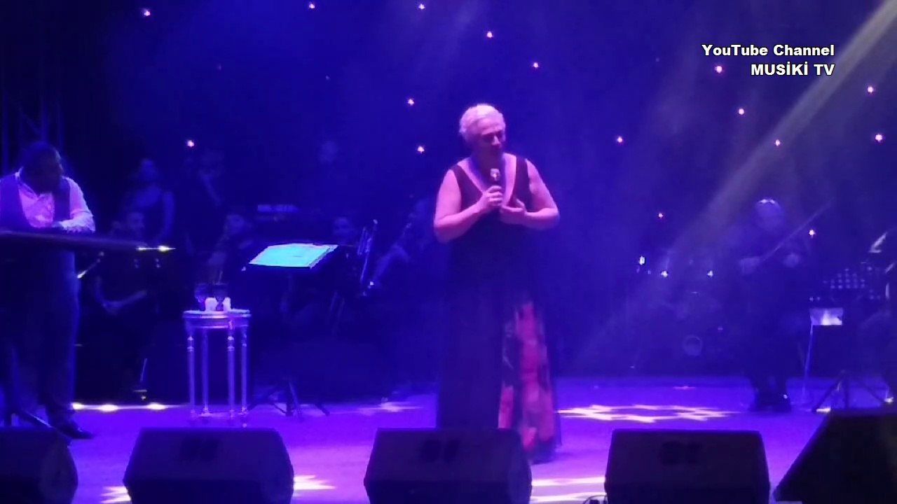 AYTA SÖZERİ - Senede Bir Gün (Zeki Müren cover) (Konser/Canlı) @ Antalya Park