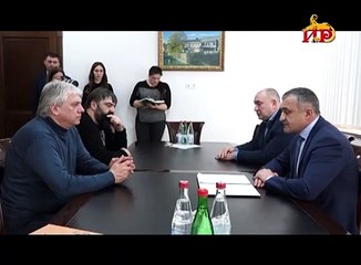 Анатолий Бибилов встретился с соотечественниками Владимиром Алкацевым и Иналом Алборовым