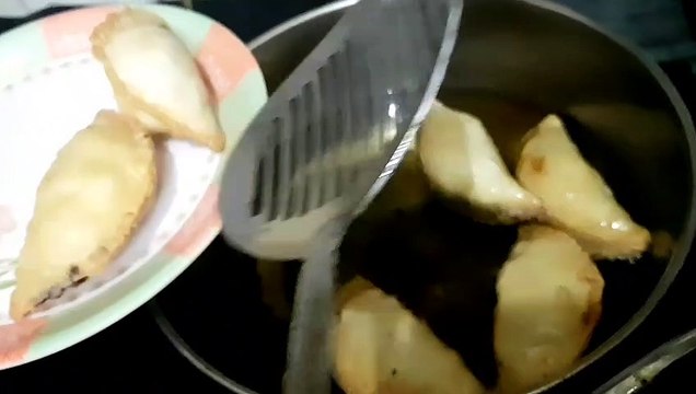 खोया-मावा की हलवाई जैसी खस्ता गुजिया बनाने का आसान तरीका I GujiyaRecipe I Mawa Gujiya I Khoya Gijiya By Safina kitchen