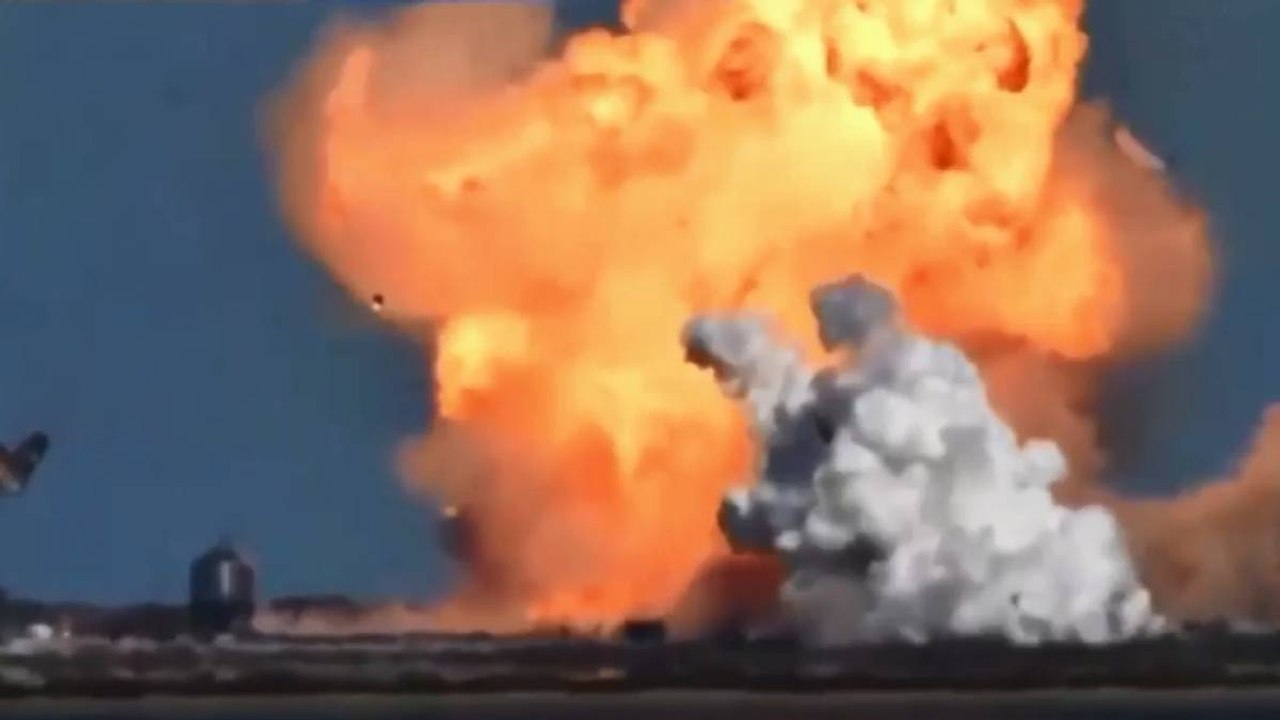El momento en el que estalló un prototipo de cohete del SpaceX durante el aterrizaje