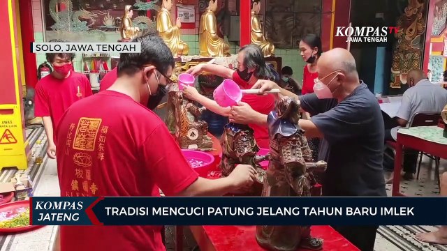 Tradisi Mencuci Patung Jelang Tahun Baru Imlek