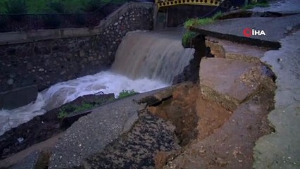 İzmir’de istinat duvarı büyük bir gürültüyle yıkıldı