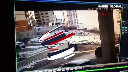 Ev sahibi duştayken eve girip soyan hırsız yakayı ele verdi