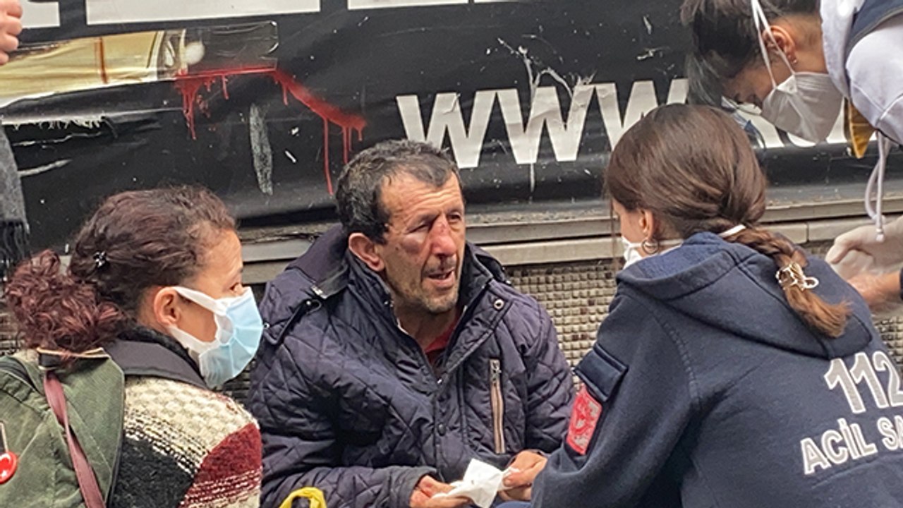 Beyoğlu’nda darp dehşeti: Yaşlı adamı sokak ortasında dövüp kaçtı