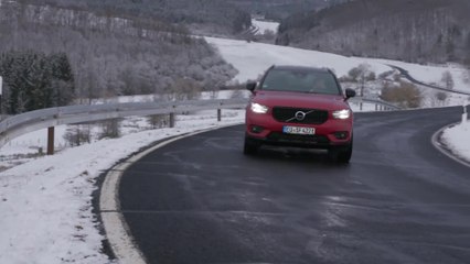 Volvo XC40 PHEV - Recharge T4 R-Design Driving Video