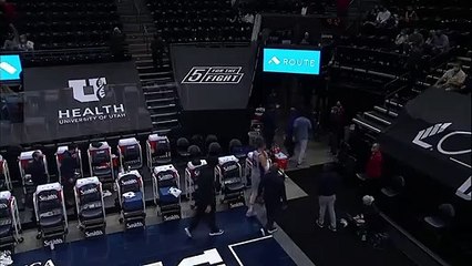 De rage, Blake Griffin déchire son maillot !