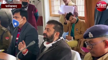 एसिड अटैक पीड़िता ने डीएम से लगाई गुहार