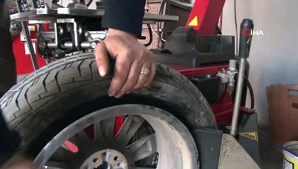 Sokak sokak aradığı altınlarına haberlerde görünce kavuştu