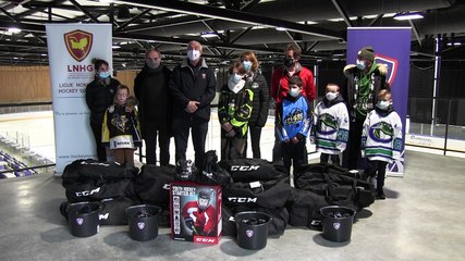 Soutien aux clubs. Remise d'équipements à la patinoire de Louviers