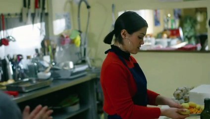 Plus belle la vie : Alison plante un couteau dans le dos à Barbara