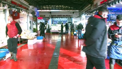 Hamsi yasağının kalkması ile birlikte tezgahlar şenlendi