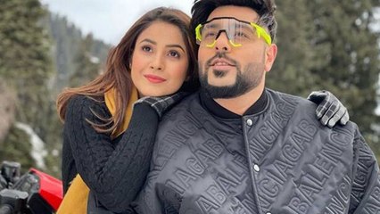 Shehnaz Gill श्रीनगर में बर्फबारी का उठा रही हैं लुत्फ,Badshah संग दे रही हैं पोज़ | FilmiBeat