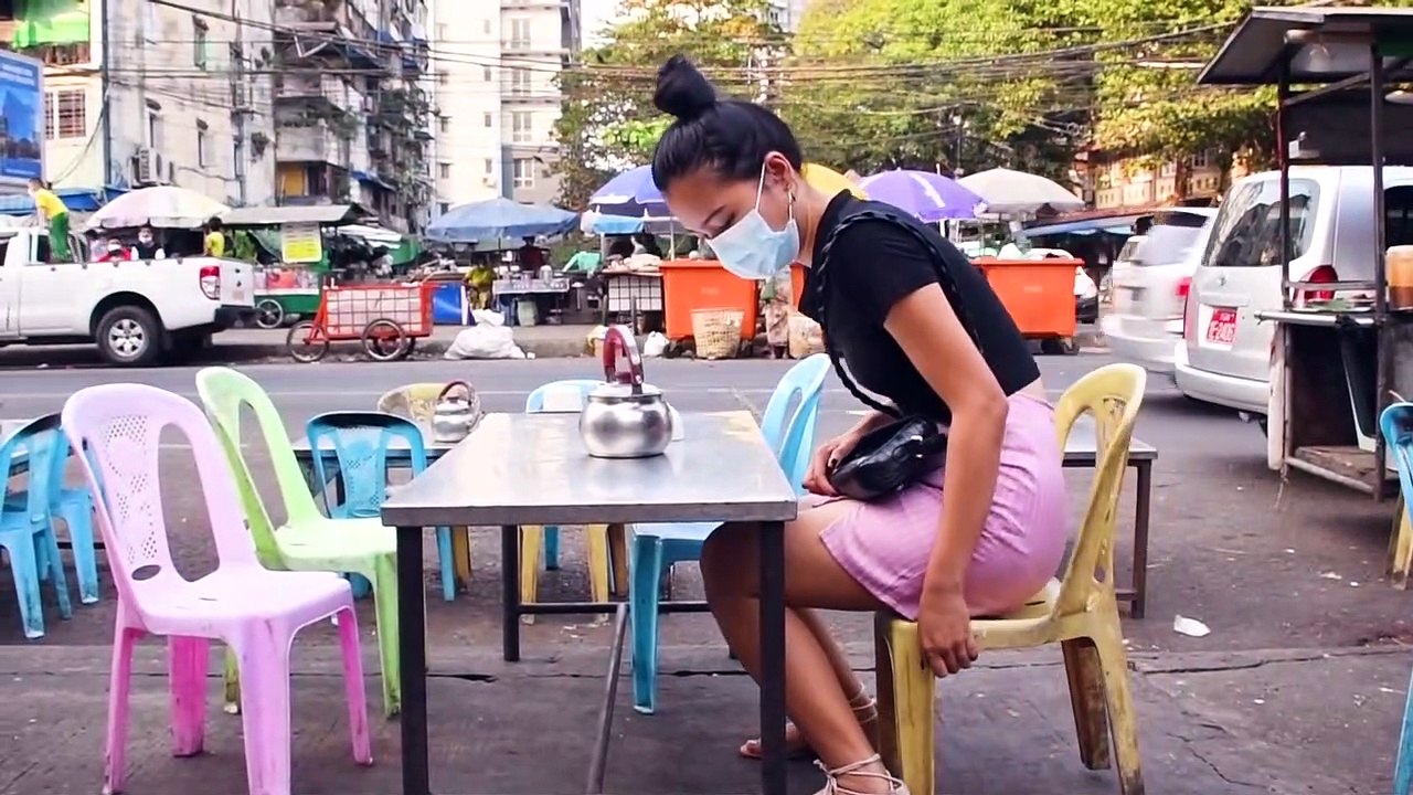 Burmese and Indian street food in Yangon