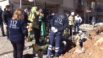 Toprak altından çıkarılan işçi hastaneye kaldırıldı