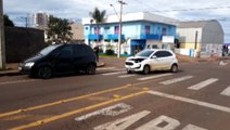 Ford Ka e Fiat Idea se envolvem em colisão no Bairro Coqueiral