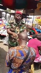 Togo : la vidéo de ce militaire priant Dieu pour le salut d'un citoyen fait le buzz