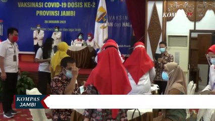 Vaksinasi Tahap Kedua di Rumah Dinas Gubernur Jambi