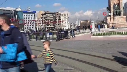 Güneşli havayı gören vatandaşlar Taksim Meydanı'na akın etti