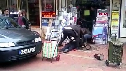 Kendisine küfürlü mesaj atan arkadaşını öldürdü