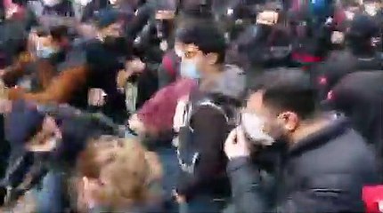 İzmir'de Boğaziçililere destek eylemine polis müdahalesi: Gözaltılar var