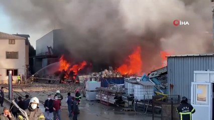 Kocaeli geri dönüşüm fabrikasında yangın. Ekiplerin müdahalesi sürüyor
