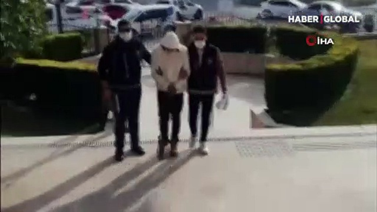 Polisi görünce hapı yuttu!
