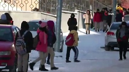 6 yıl aradan sonra kar yağınca halay çekip oyun oynadılar