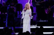 Dolly Parton vai esperar para tomar vacina contra coronavírus