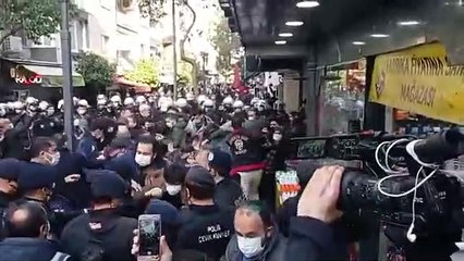 Boğaziçi eylemlerinde CHP'li Mahir Polat'a polis müdahalesi