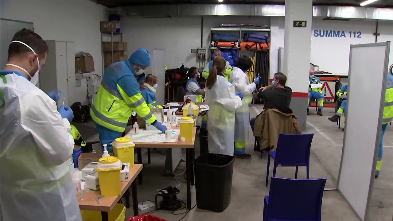 Engpässe beim Impfen: nach Vakzinen fehlt es Spanien an Spritzen