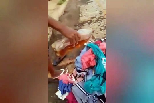 Mulher descobre suposta traição e destrói carro e roupas do marido