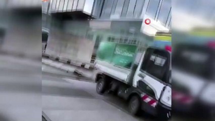 - Paris’te evsiz adam çaldığı kamyonetle kalabalığa daldı: 1 ölü, 1 yaralı