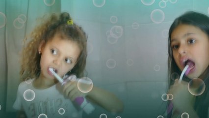 LAVARSE LOS DIENTES CON ALESSANDRA Y AYNARA