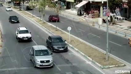 Afyonkarahisar’da mobese kameralarına yansıyan kaza görüntüleri