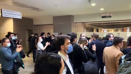 Avukatlar Çağlayan'da öğrencileri alkışlarla karşıladı!