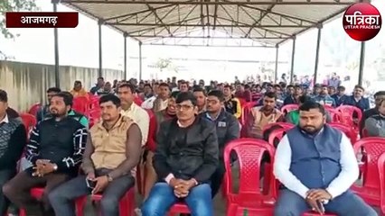 योगी सरकार के खिलाफ सड़क पर उतरे बिजली कर्मचारी