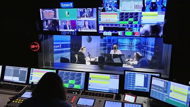 Jean Castex : On a Pfizer et du Moderna ! Darladirladada ! Du Sanofi, on en a pas ! (Canteloup)