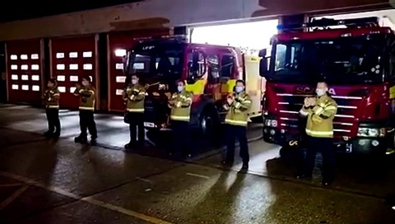 Worthing firefighters clap for captain Tom video