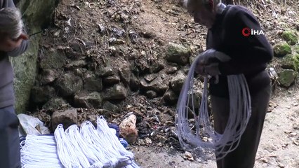 200 yıllık mağarada asırlık mesleği sürdürüyorlar