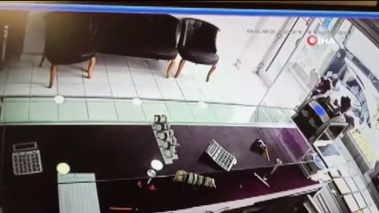 Pompalı tüfekle kuyumcu soygunu kamerada