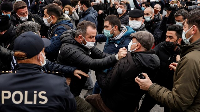 Turkey university protests: Istanbul university faces police crackdown
