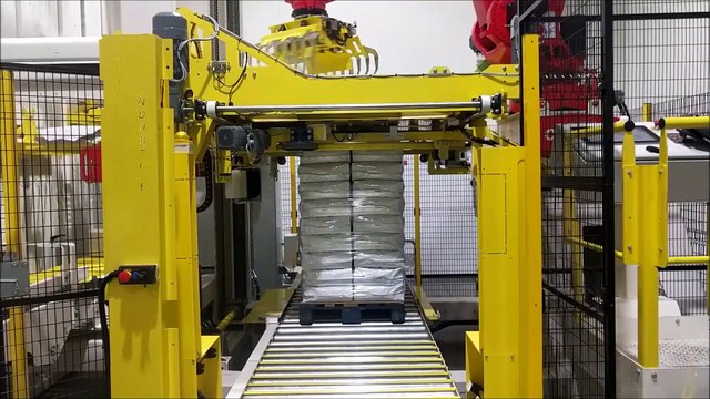 PALETTISATION et BANDEROLAGE DE MAINTIEN INTEGRE/ Palletizing with  integrated maintaining wrapping