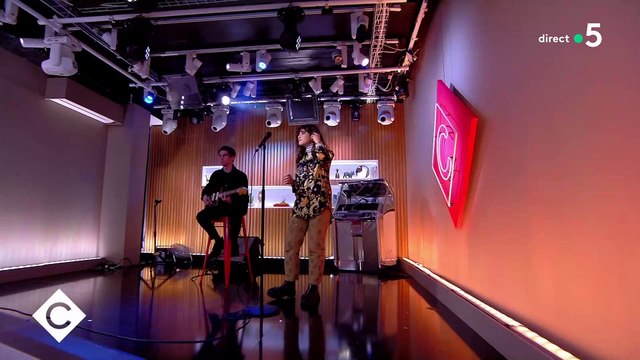 Camelia Jordana chante Si j'étais un homme dans C à vous